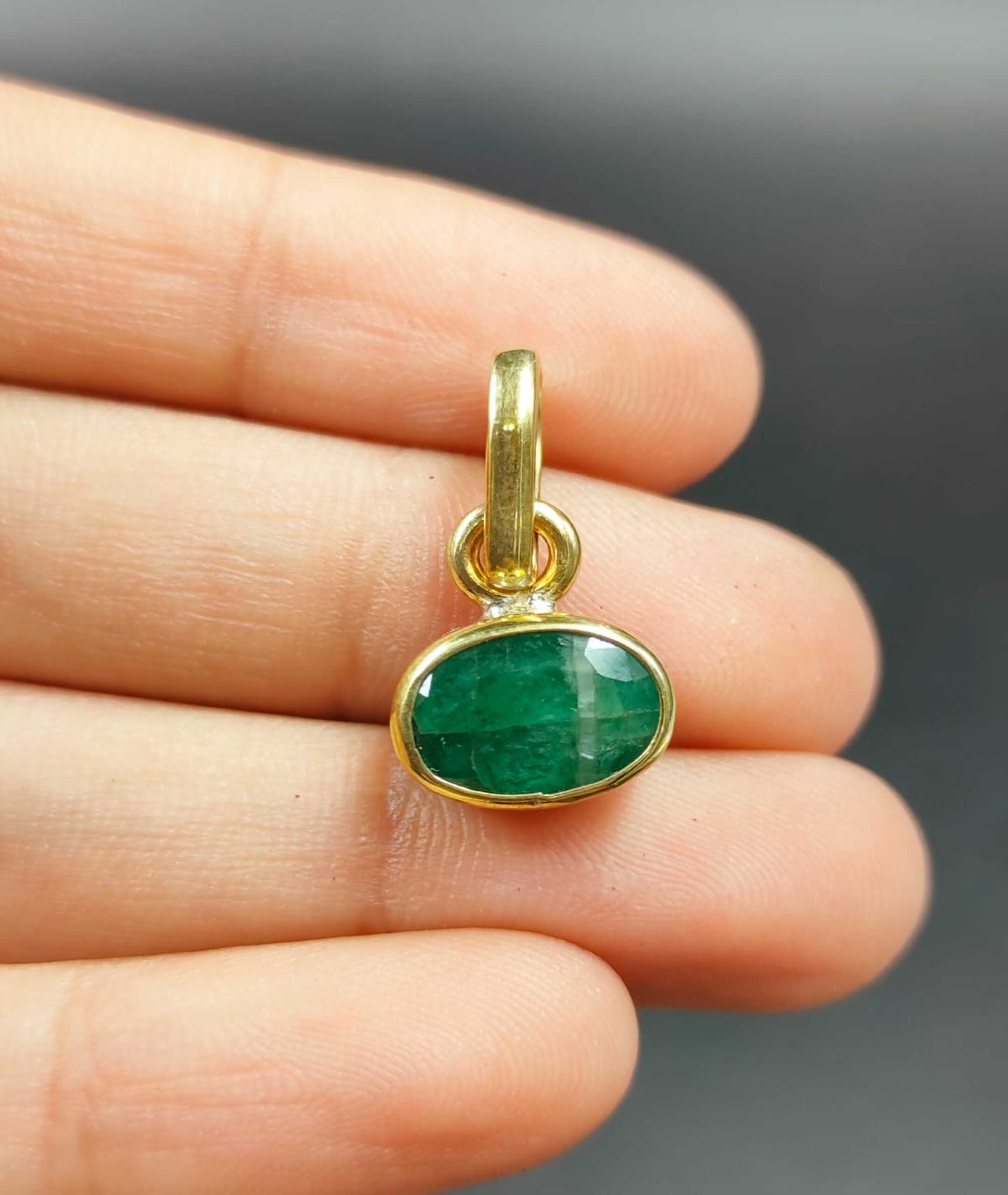 EMERALD PANNA GOLDEN PENDANT